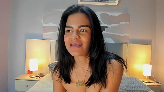 Marilyn_Mulata live room snapshot on Stripchat