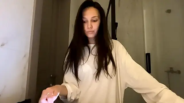 MarinaTuray Momentaufnahme des Live-Raums auf Stripchat