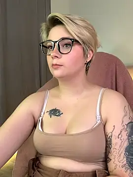 Marsi_Fox live room snapshot on Stripchat