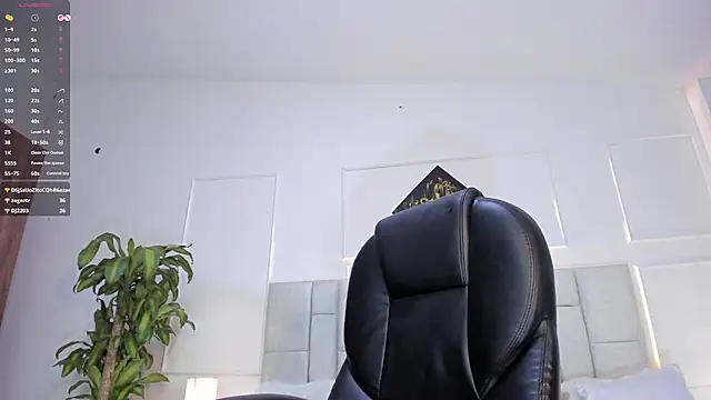 Martina_evan live room snapshot on Stripchat