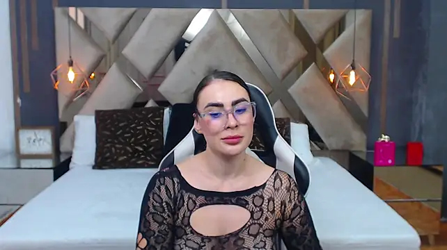 MartinaaFit live room snapshot on Stripchat