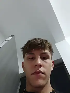 Mateo_savage live room snapshot on Stripchat