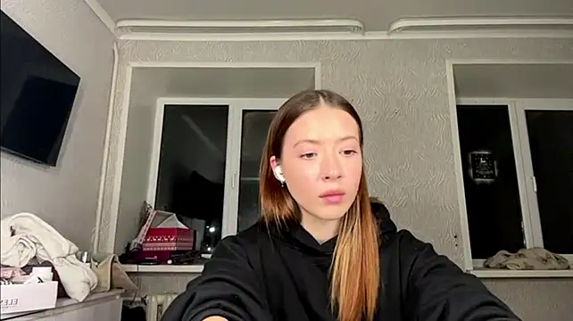 MaurineLesso live room snapshot on Stripchat