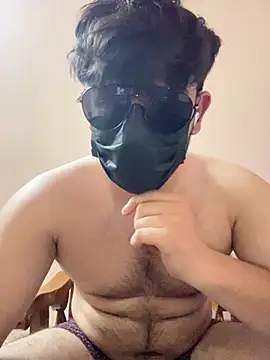 Maxwithsexybody live room snapshot on Stripchat
