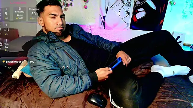 Maxxi_Brown momentopname van live room op Stripchat