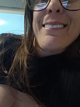 Maya-Parllo live room snapshot on Stripchat