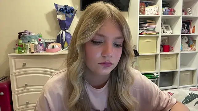 MayaStarlight снимок онлайн-комнаты на Stripchat