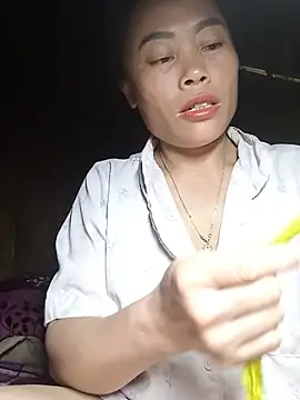 Maya_0102 Momentaufnahme des Live-Raums auf Stripchat