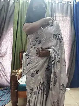 Meera_mia live room snapshot on Stripchat