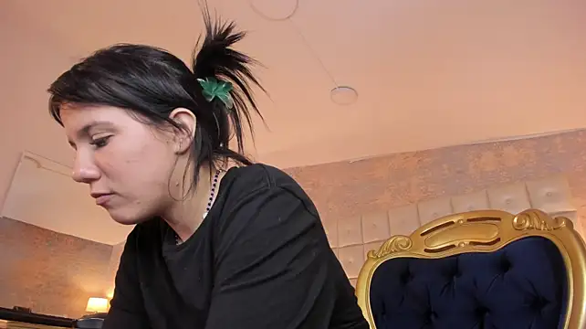 MelaniieRoux momentopname van live room op Stripchat