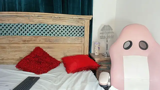 Melaniie_fox_ live room snapshot on Stripchat