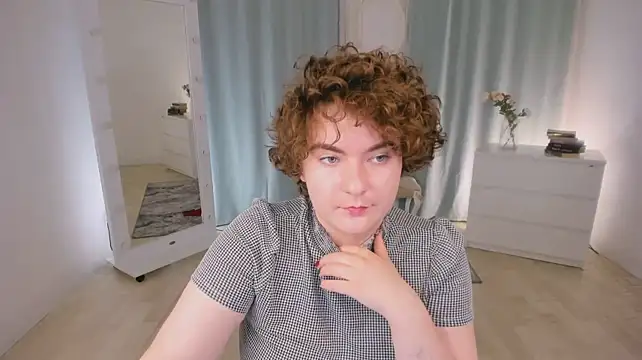 MelittaStorrie снимок онлайн-комнаты на Stripchat
