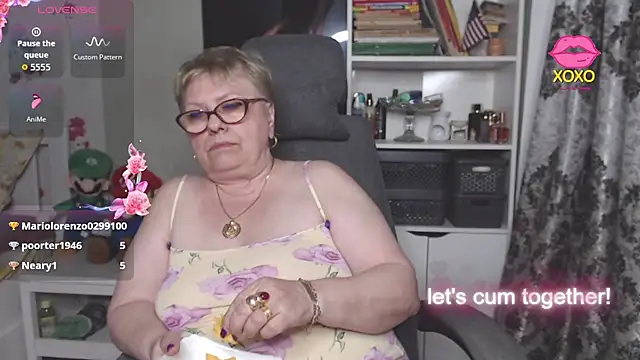 Mella4you momentopname van live room op Stripchat
