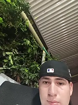 MenOnlyHot live room snapshot on Stripchat