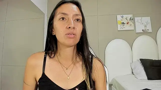 Mia-baker- live room snapshot on Stripchat