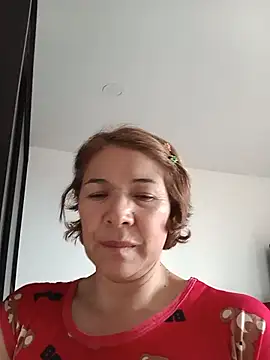 MiaIsabela_ captura de la sala en vivo en Stripchat