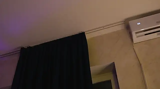 MiaVelvety live room snapshot on Stripchat