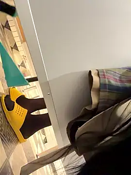 Mia_Mia_M live room snapshot on Stripchat