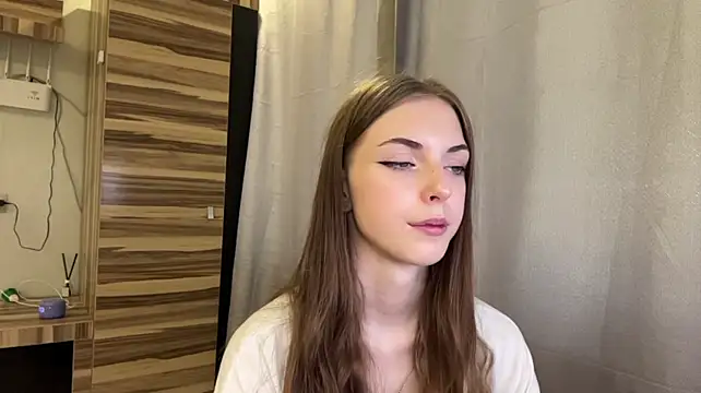 Mia_meowt снимок онлайн-комнаты на Stripchat