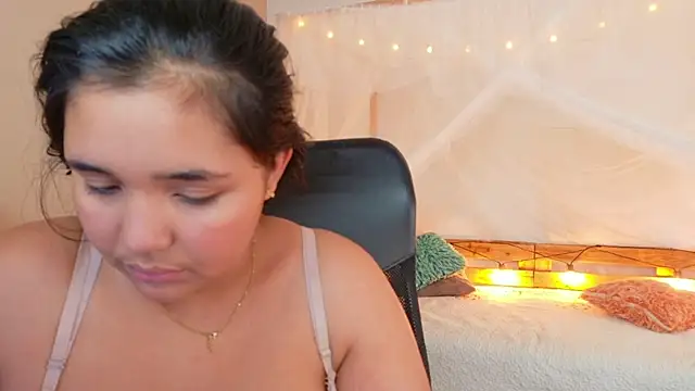 Miadancing Momentaufnahme des Live-Raums auf Stripchat