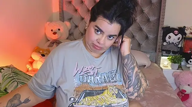 MiahJoness captura de la sala en vivo en Stripchat