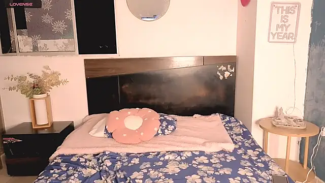 Miaswiss captura de la sala en vivo en Stripchat