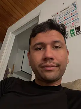 Michaell_Spinelly снимок онлайн-комнаты на Stripchat