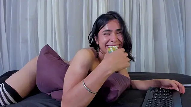 Michell_pineda captura de la sala en vivo en Stripchat