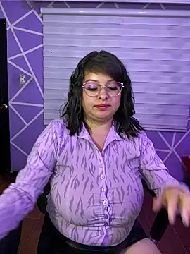 MiiaaJoness momentopname van live room op Stripchat