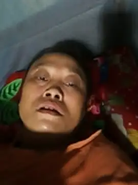 Mike-baby80 live room snapshot on Stripchat