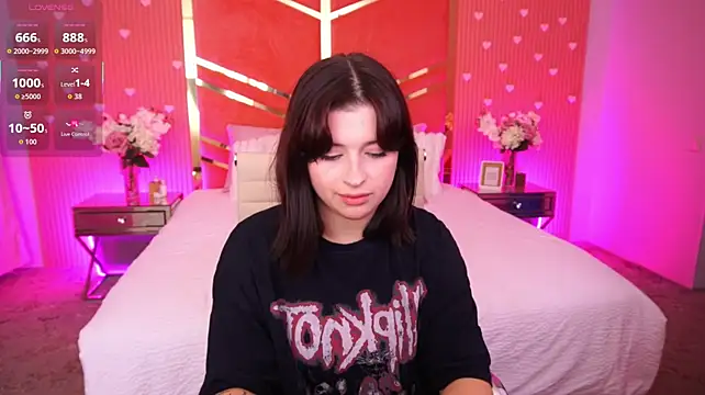 Miki_Kivi live room snapshot on Stripchat