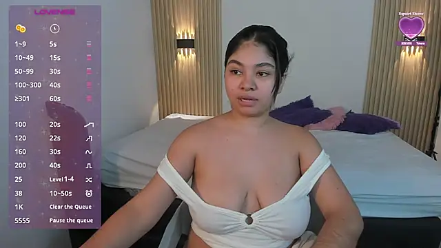 MilaHeat11 live room snapshot on Stripchat