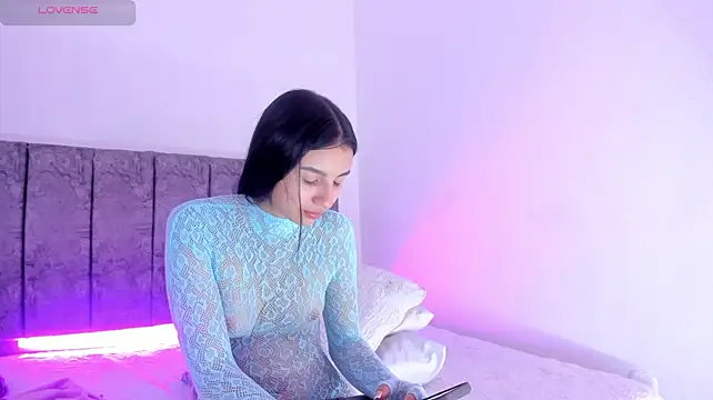 MilanMoon_ live room snapshot on Stripchat