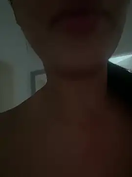 Milana_UK Momentaufnahme des Live-Raums auf Stripchat
