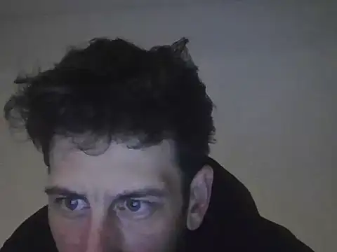 Milcanciones captura da sala ao vivo na Stripchat