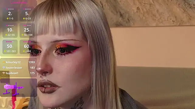 MilkMeSoftly live room snapshot on Stripchat