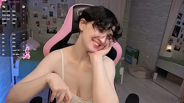 MilkyLily live room snapshot on Stripchat