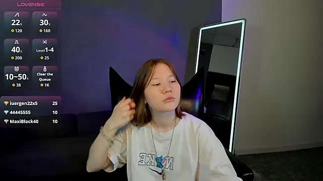 MillieMoor live room snapshot on Stripchat