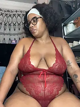 MimiCurves live room snapshot on Stripchat
