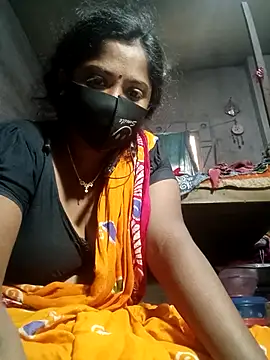 Miss-poly live room snapshot on Stripchat