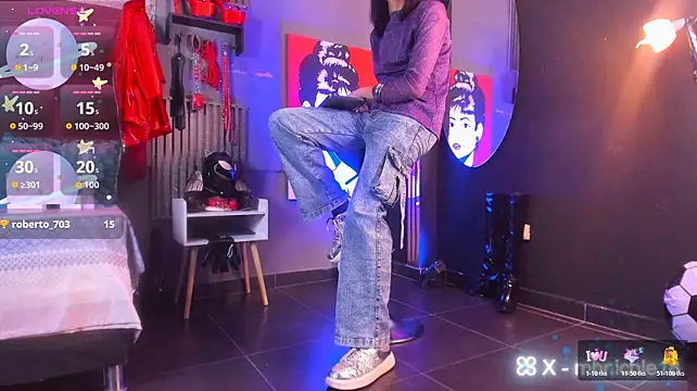 MissNicoleSds live room snapshot on Stripchat