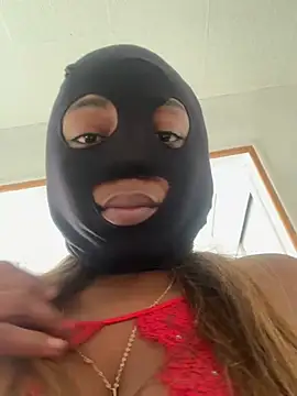 MlleDiorr live room snapshot on Stripchat
