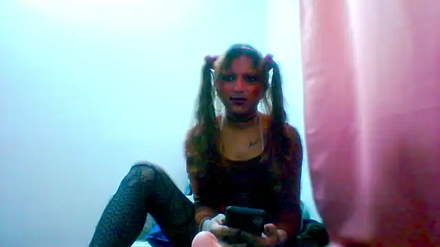 MmmMoniikaBabie Momentaufnahme des Live-Raums auf Stripchat