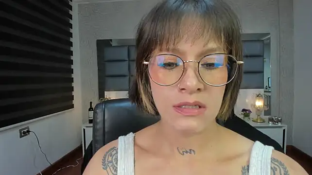 Mrs_Regina_clk momentopname van live room op Stripchat