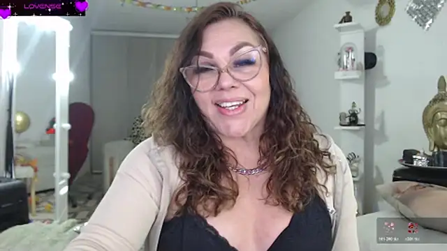 Myrnasexxx momentopname van live room op Stripchat