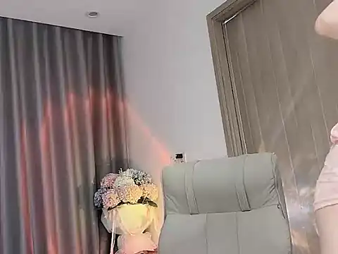 Nabiii6868 live room snapshot on Stripchat