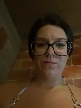 NadiraNoor momentopname van live room op Stripchat