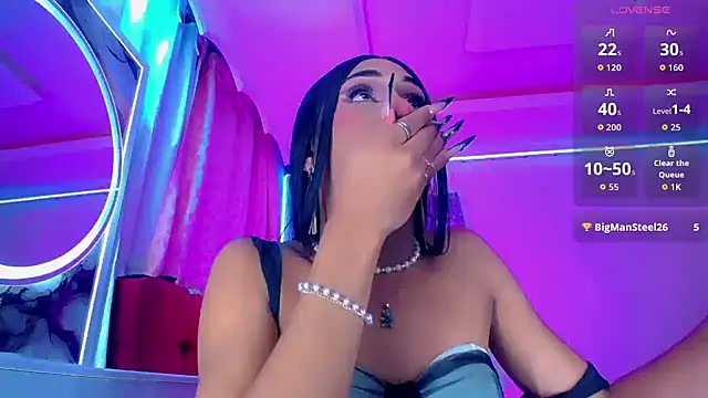 NahomiCamper live room snapshot on Stripchat