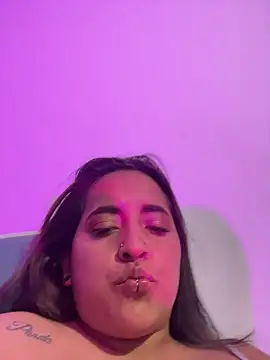 NaraAndNyla captura de la sala en vivo en Stripchat