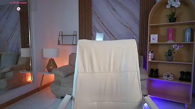 NatalyCarter_ live room snapshot on Stripchat